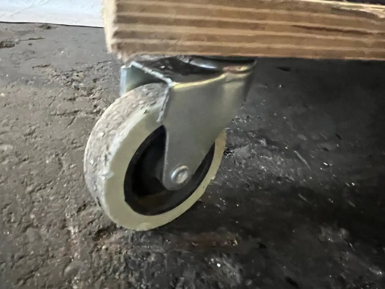 Billede 10 - Reol og kontorstol