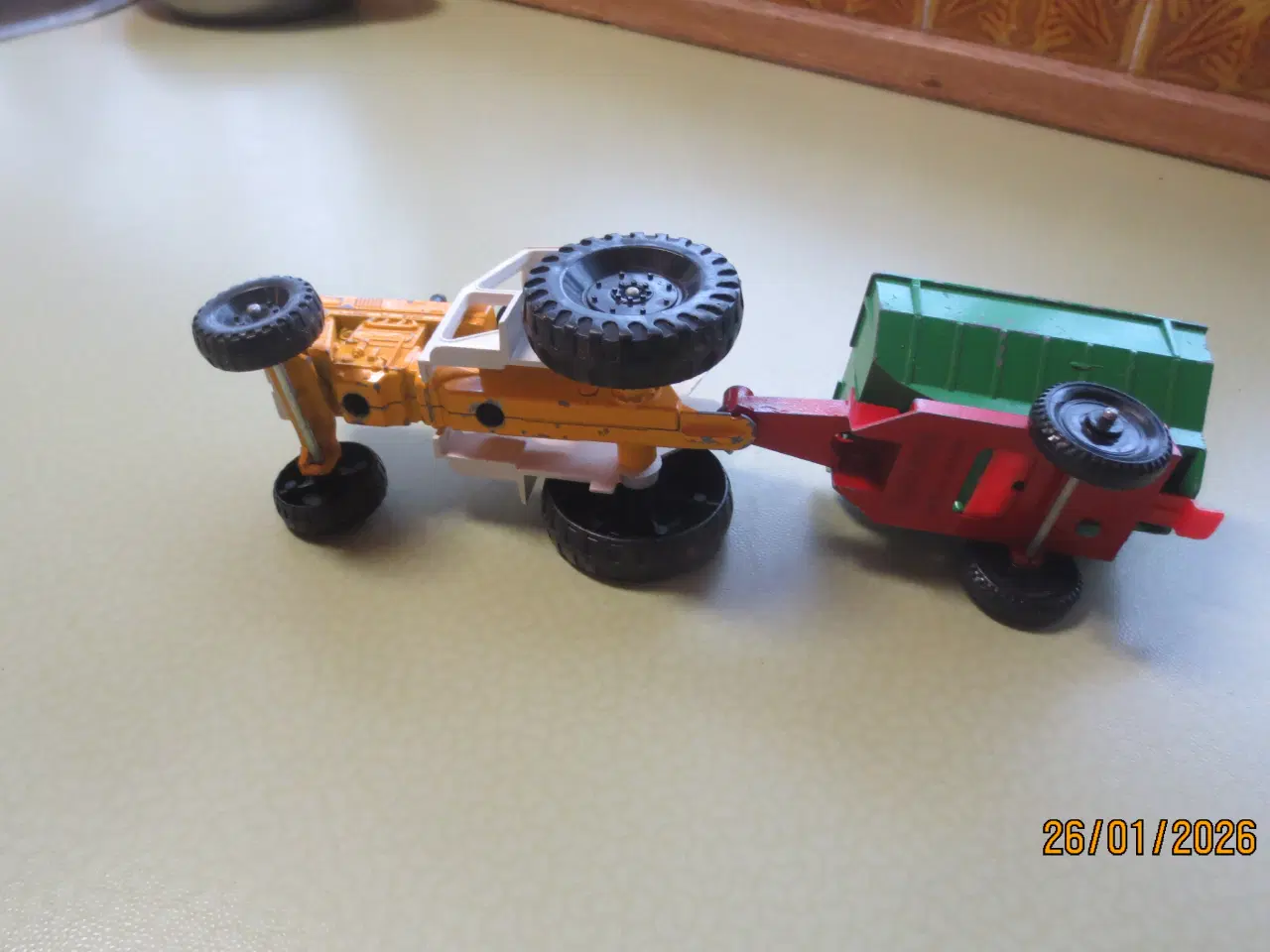 Billede 3 - 1 stk Modeltraktor International 946 med vogn