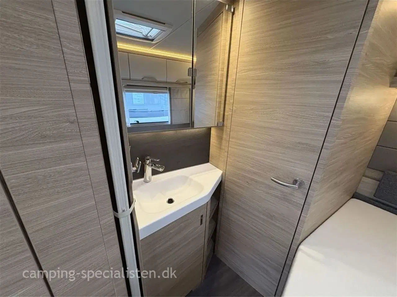 Billede 11 - 2021 - Knaus Südwind 500 UF "60 Years Celebration"   Knaus Südwind 500 UF 60 Year Celebration 2021 - Se den nu hos Camping-Specialisten.dk