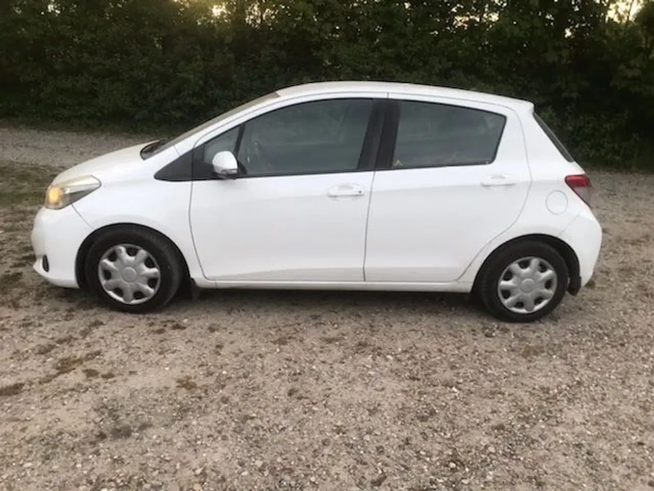 Billede 8 - Ny syn Toyota Yaris 1.4-4d 2013 Grøn ejerafgift