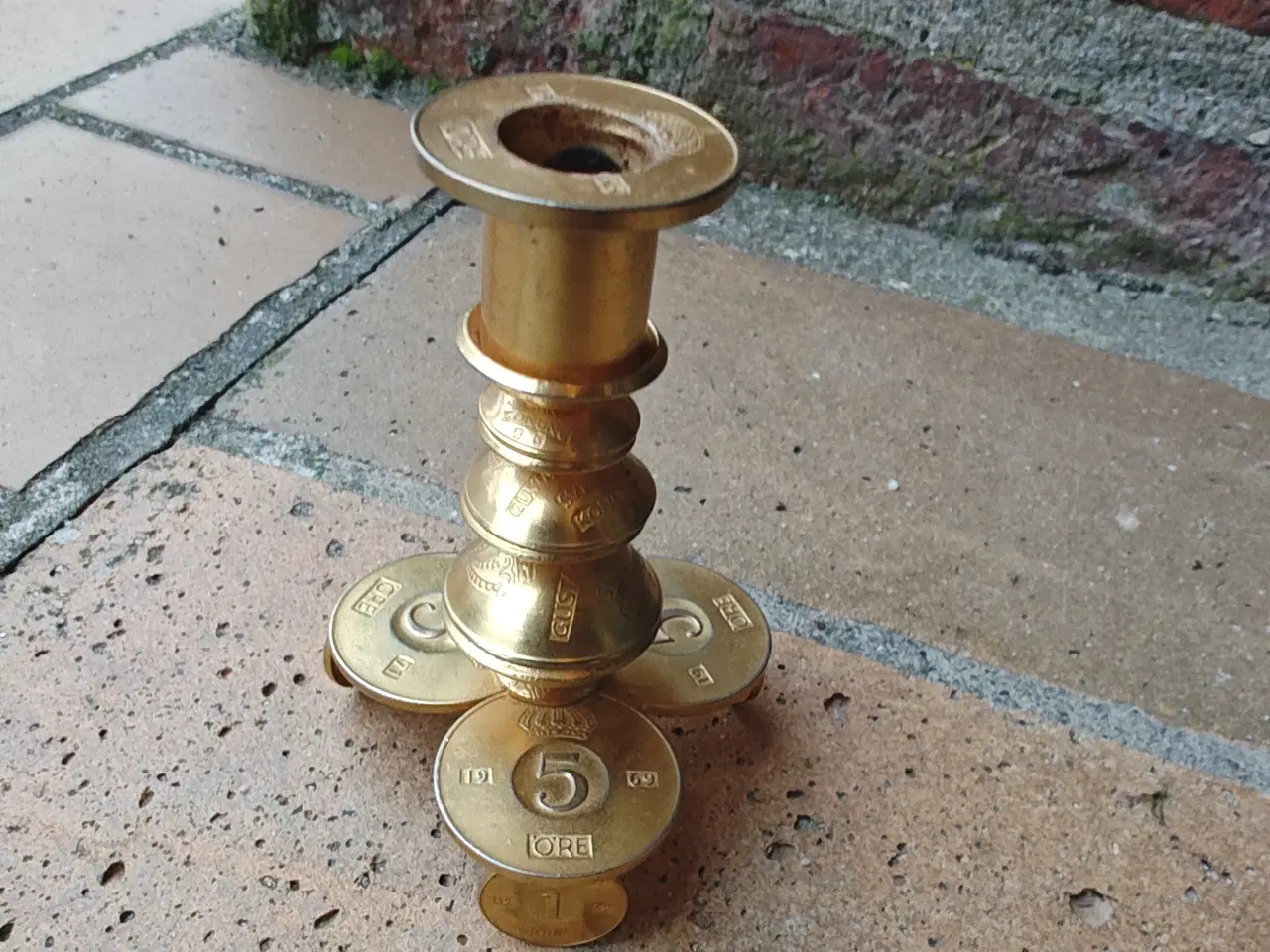 Billede 1 - Gammel lysestage lavet af mønter