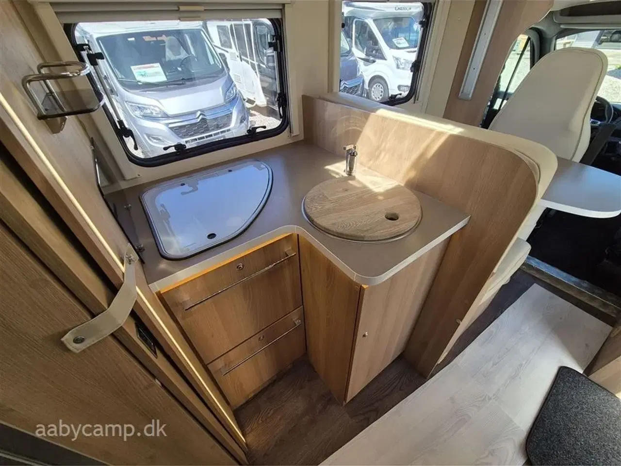 Billede 11 - 2017 - Rollerteam Kronos 284TL   Solcelle. batteri. markise. cykelstativ. Duo-control. Fuld service inkl. tandrem. Har kun kørt 54,000 KM !!!!!