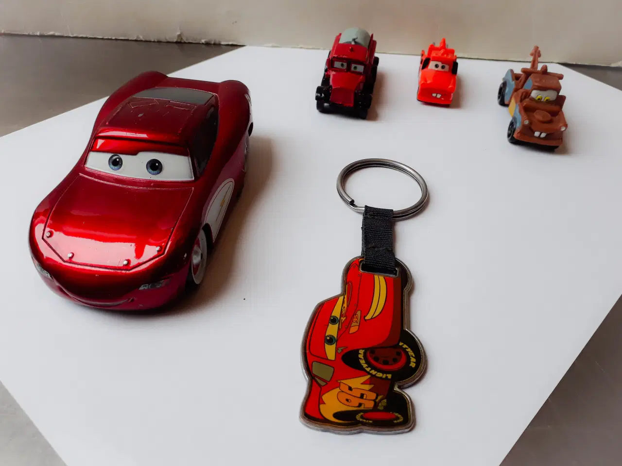 Billede 1 - 4 Disney Pixar Cars + Nøglering 