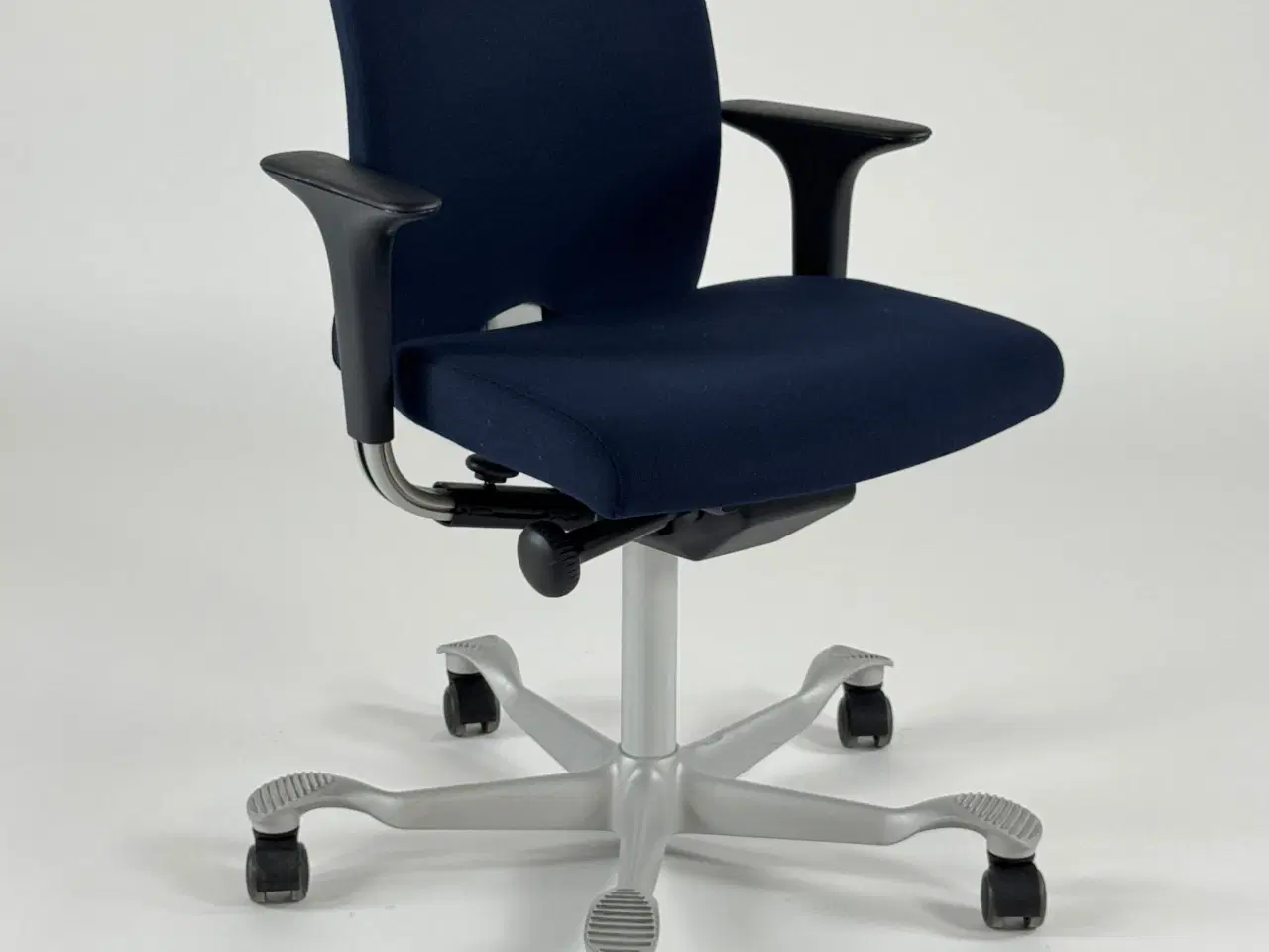 Billede 1 - HÅG Creed 6002 Kontorstol – Mørkeblå/Gråt Stel m. Armlæn 200 mm