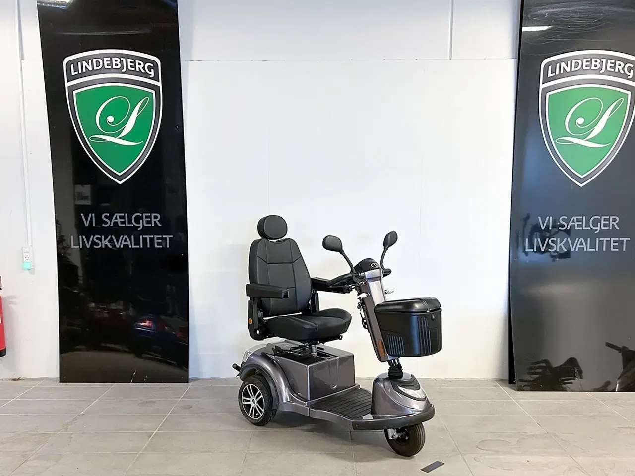 Billede 1 - LM-550 grå