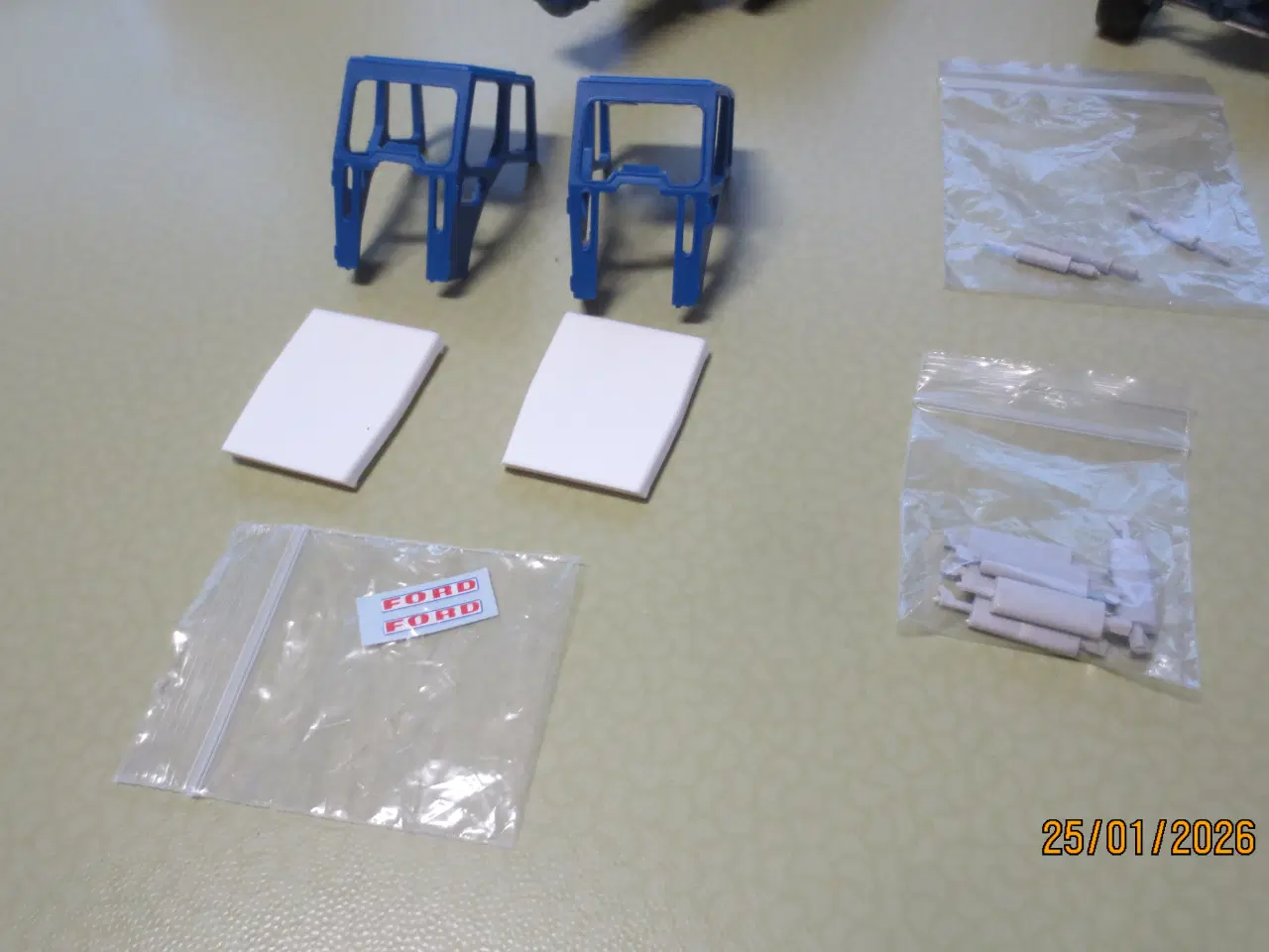 Billede 2 - 2 stk Nye Modeltraktor Tilbehør Førerkabiner