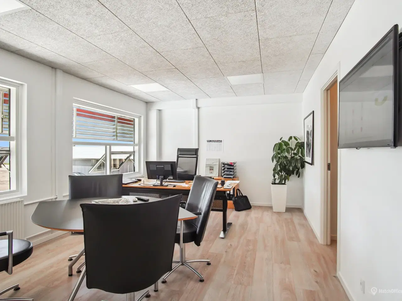 Billede 12 - Stort kombineret lager- og kontorlejemål i Vejle med 6 m loft og nem adgang til E45