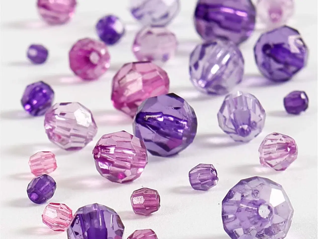 Billede 1 - Lilla Facetperler 4-12 mm - 45g til Smykkedesign