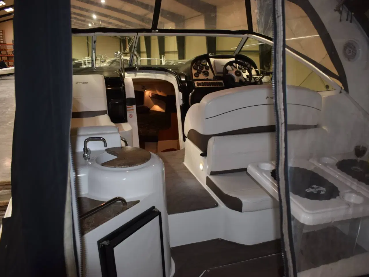 Billede 2 - Cruiser Yachts 300 Express - Twin Volvo Penta D3/Udstyr - DIESEL