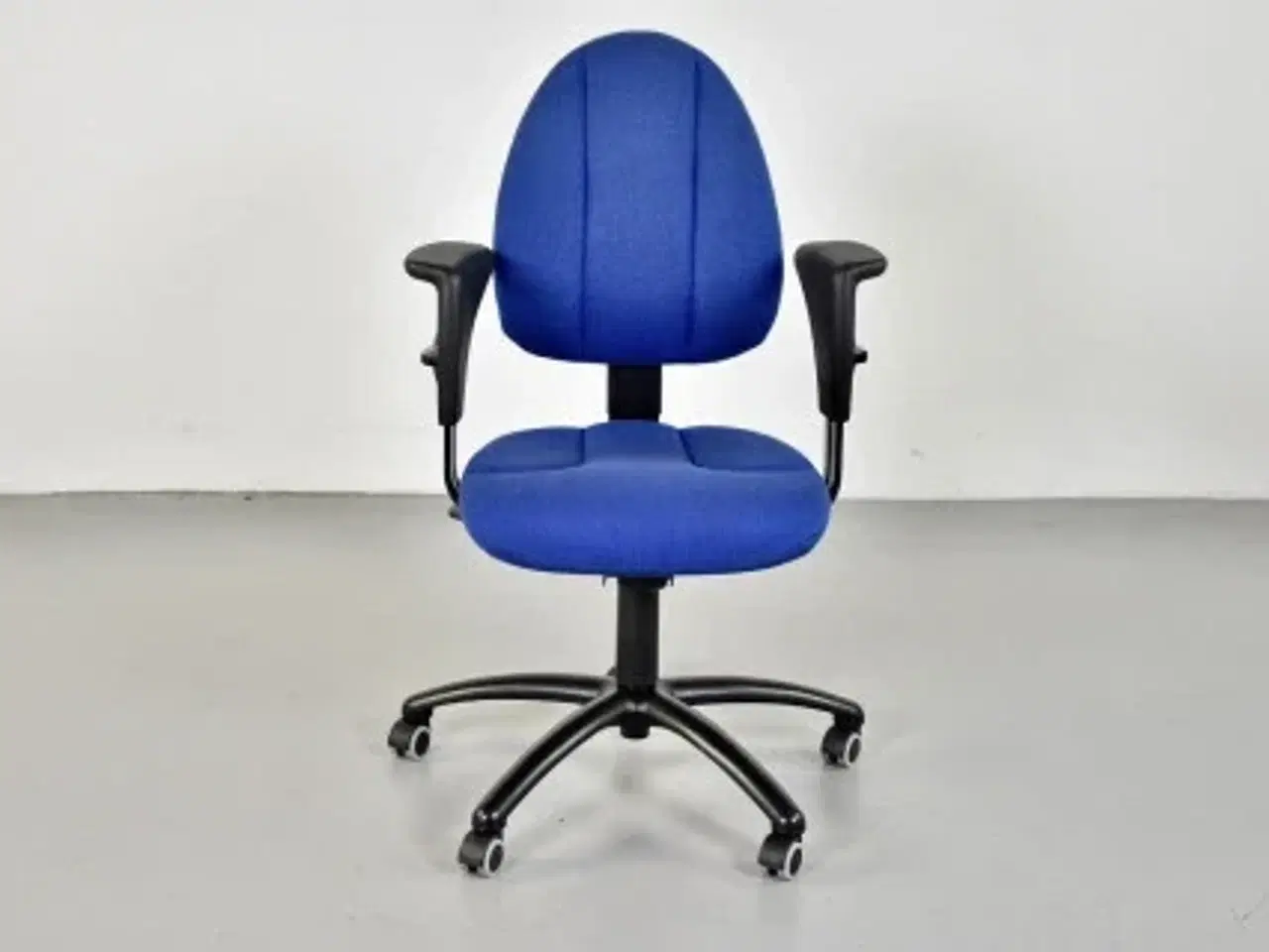 Billede 1 - Savo kontorstol i blå med sorte armlæn
