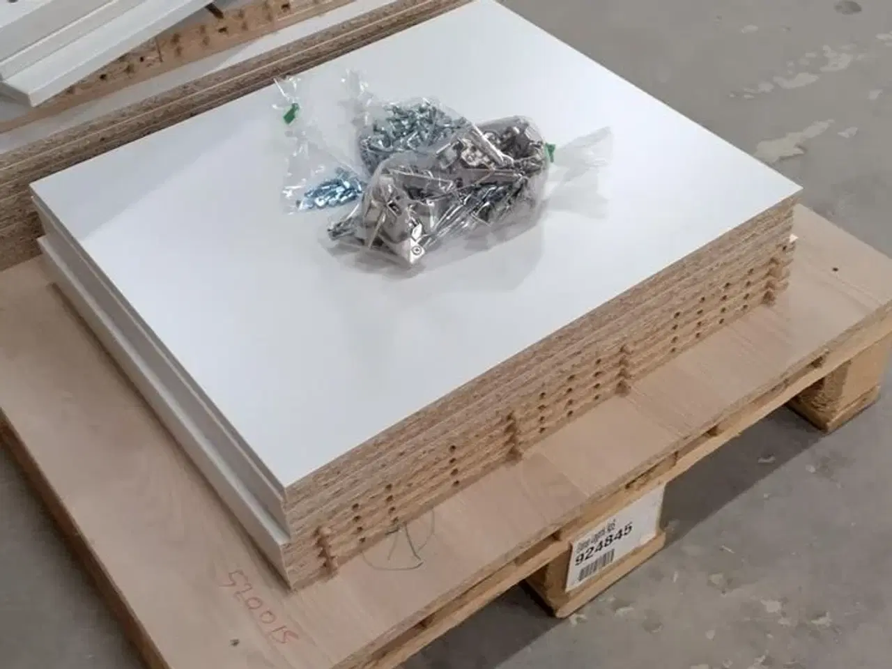 Billede 9 - 4 stk. usamlet underskabe H: 70,4 x B: 50 x D: 60,0 med låge og 4 hylder