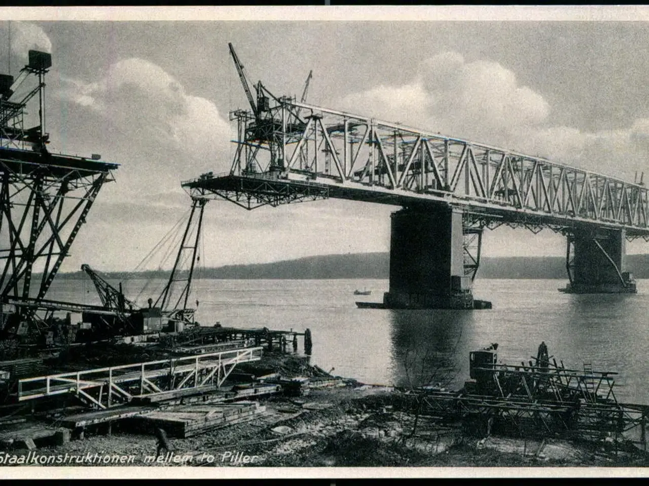 Billede 1 - Staalkonstruktionen mellem to Piller - O.P. u/n - Ubrugt