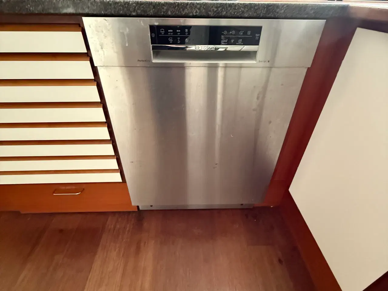 Billede 2 - Uniform køkken