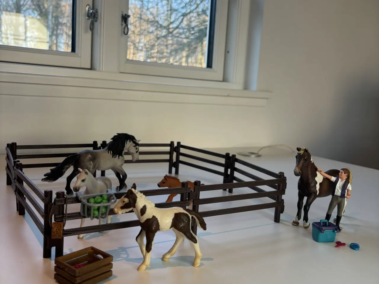 Billede 7 - Schleich fold område med 5 stk heste