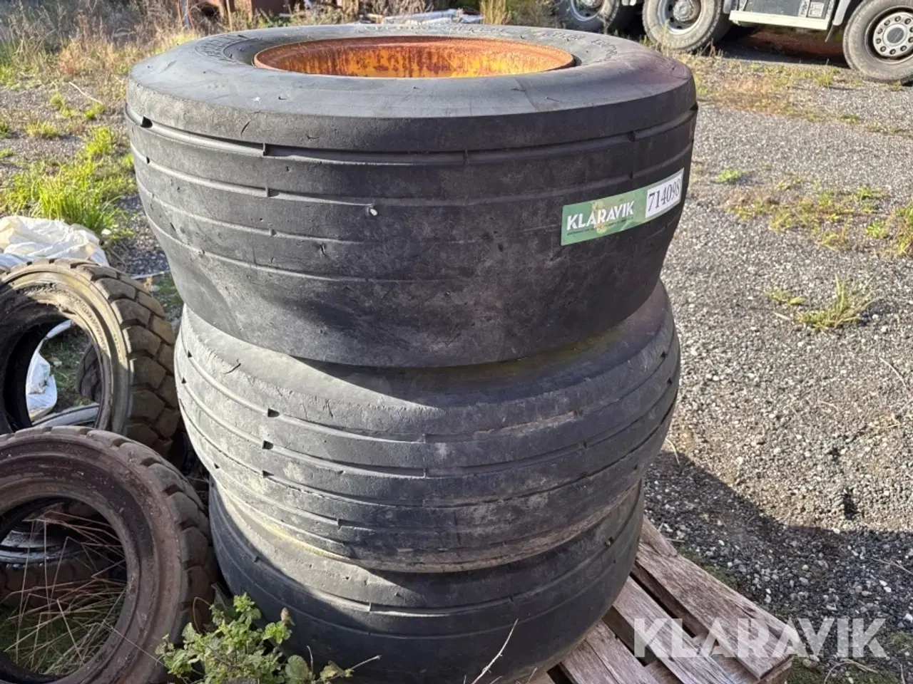Billede 3 - Dæk 15/70-18 3 styk