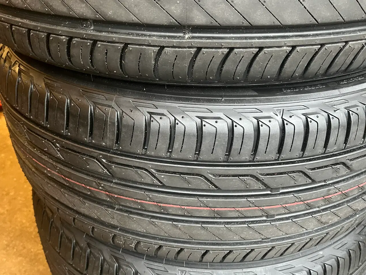 Billede 1 - Sommerdæk. 215-50-18 Bridgestone.