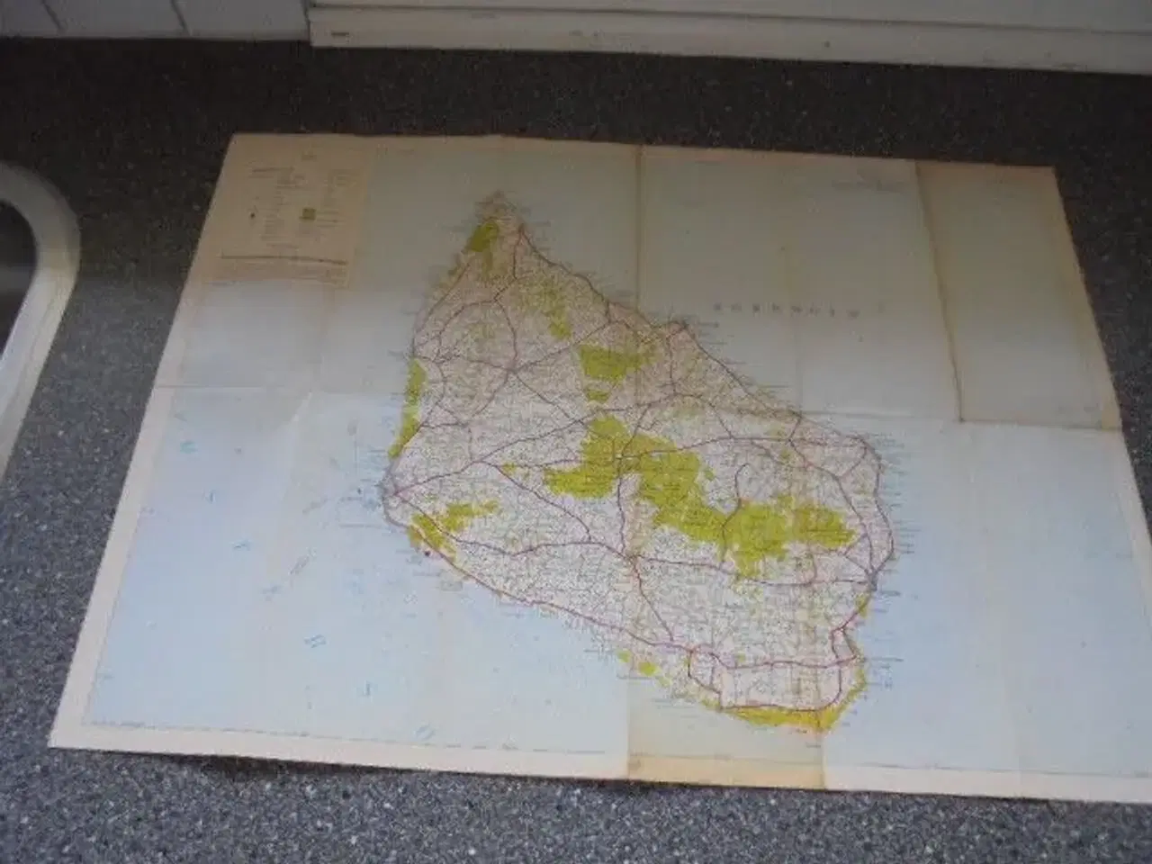 Billede 2 - Foldet kort over Bornholm fra 1979 - god stand 