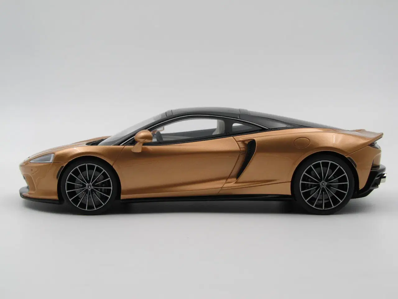 Billede 2 - 2019 McLaren GT Limited Edition - 1:18