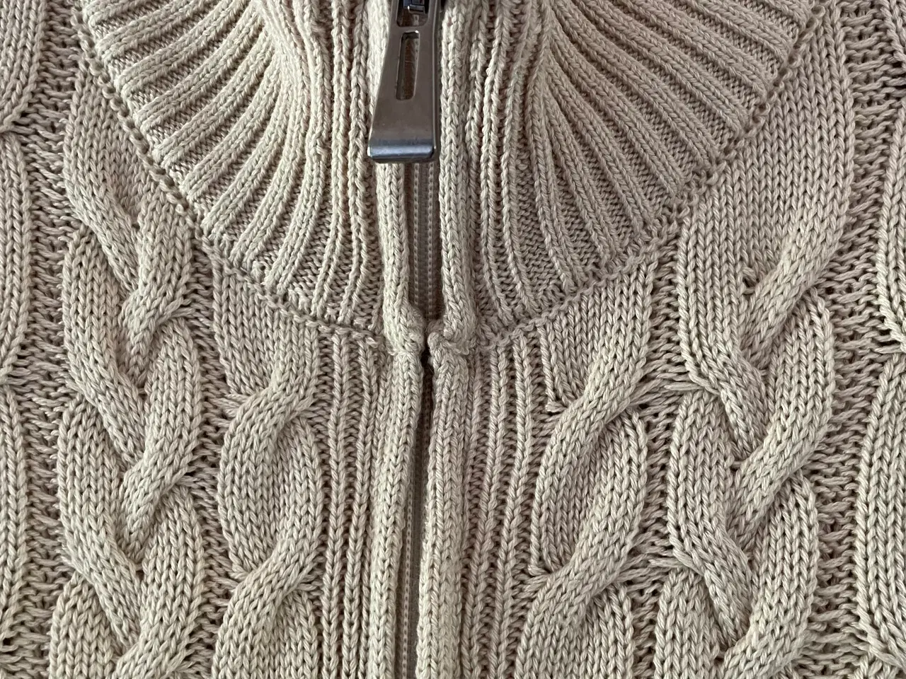 Billede 2 - Strikcardigan med snoninger