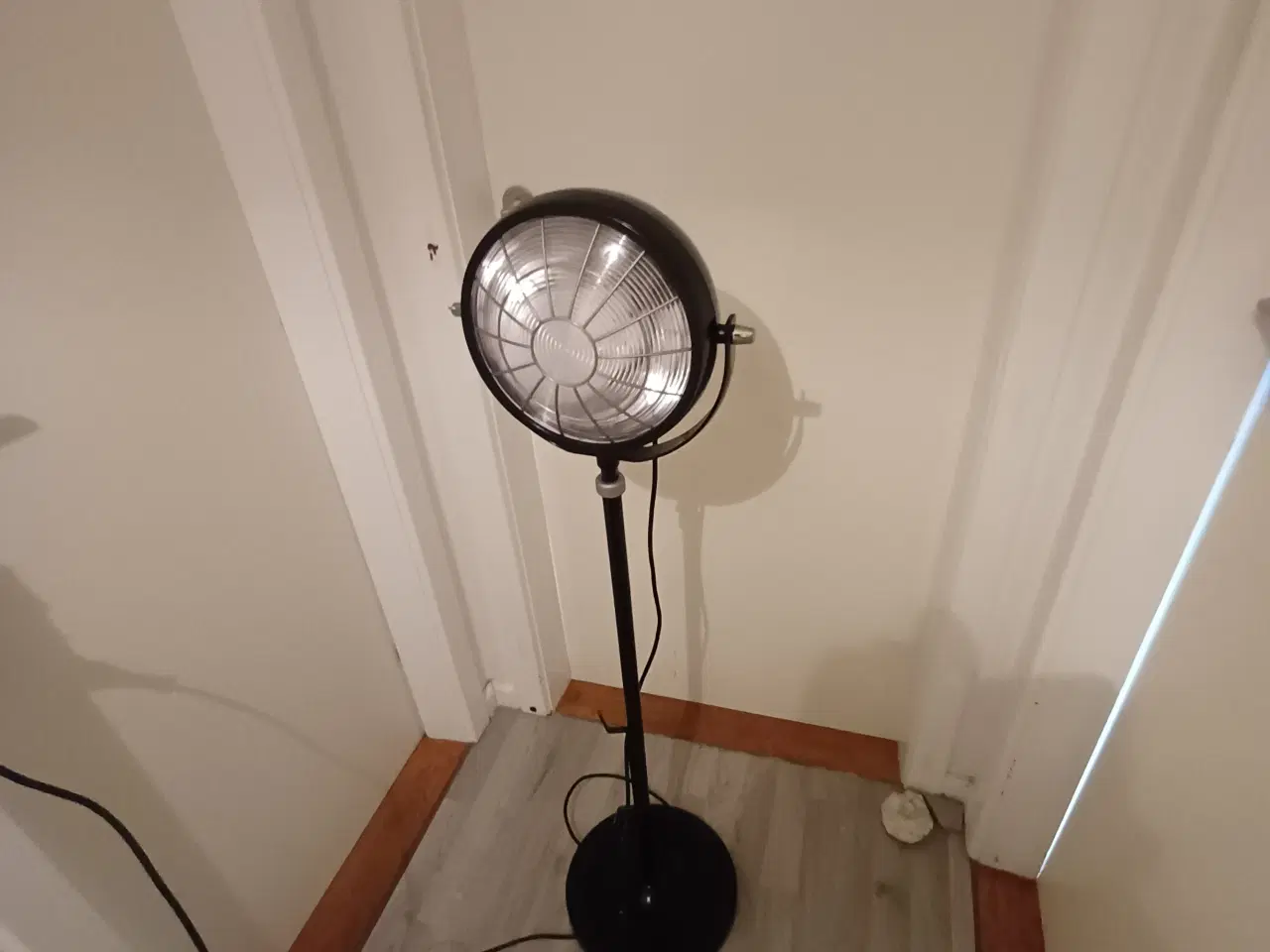 Billede 1 - Sort gulvlampe 