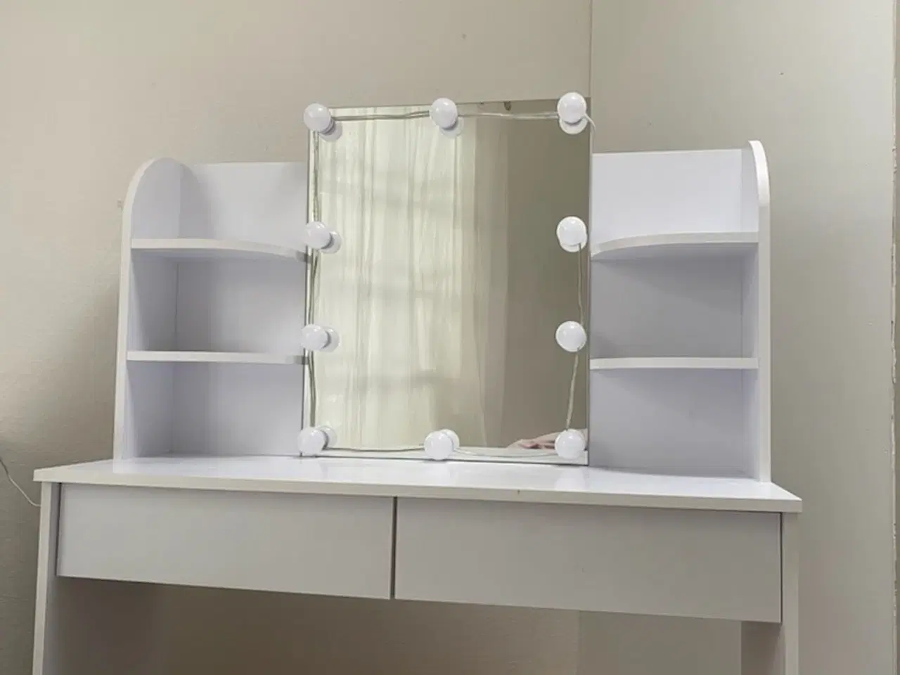 Billede 2 - Sminkebord vanity i perfekt stand 