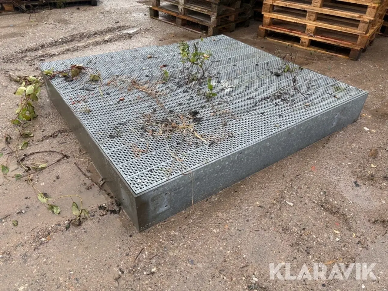 Billede 8 - Galvaniseret trappe med gelænder og repos.