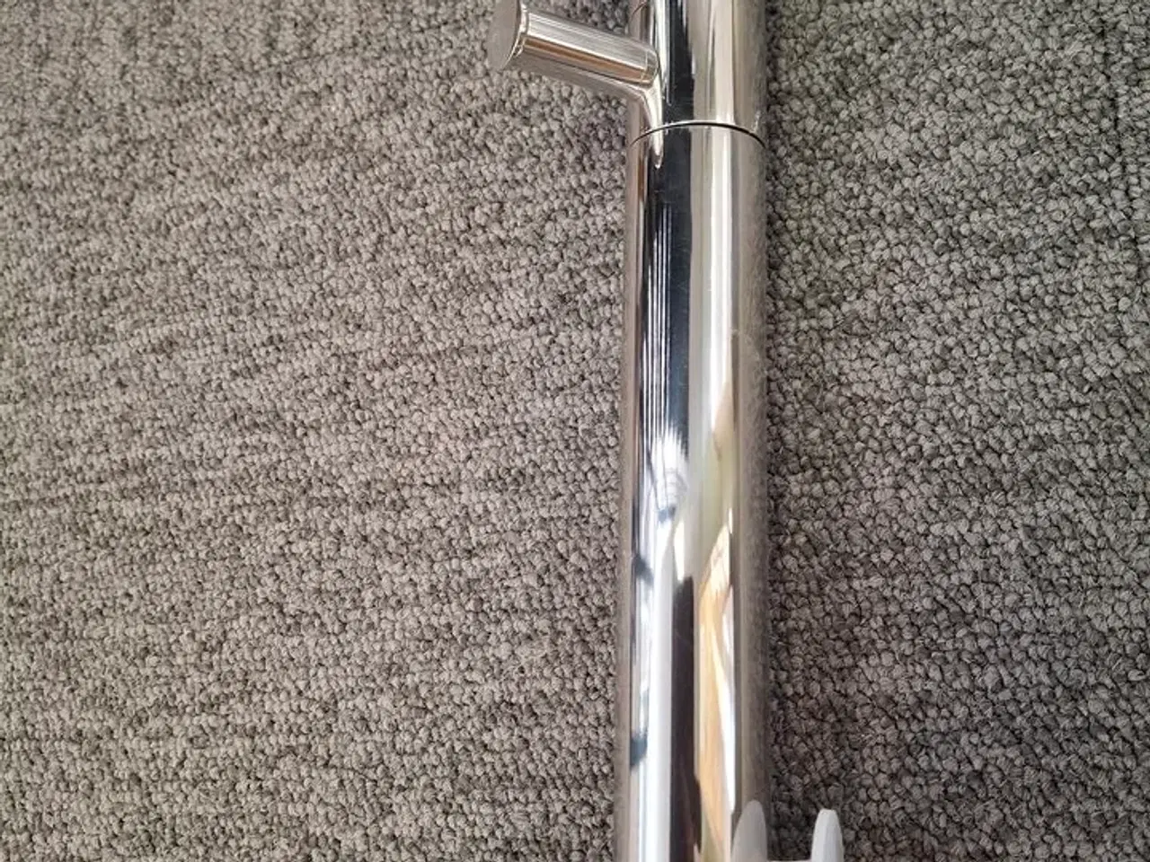 Billede 1 - Enkel rør håndklædetørrer med stikkontakt  STRØMBERG