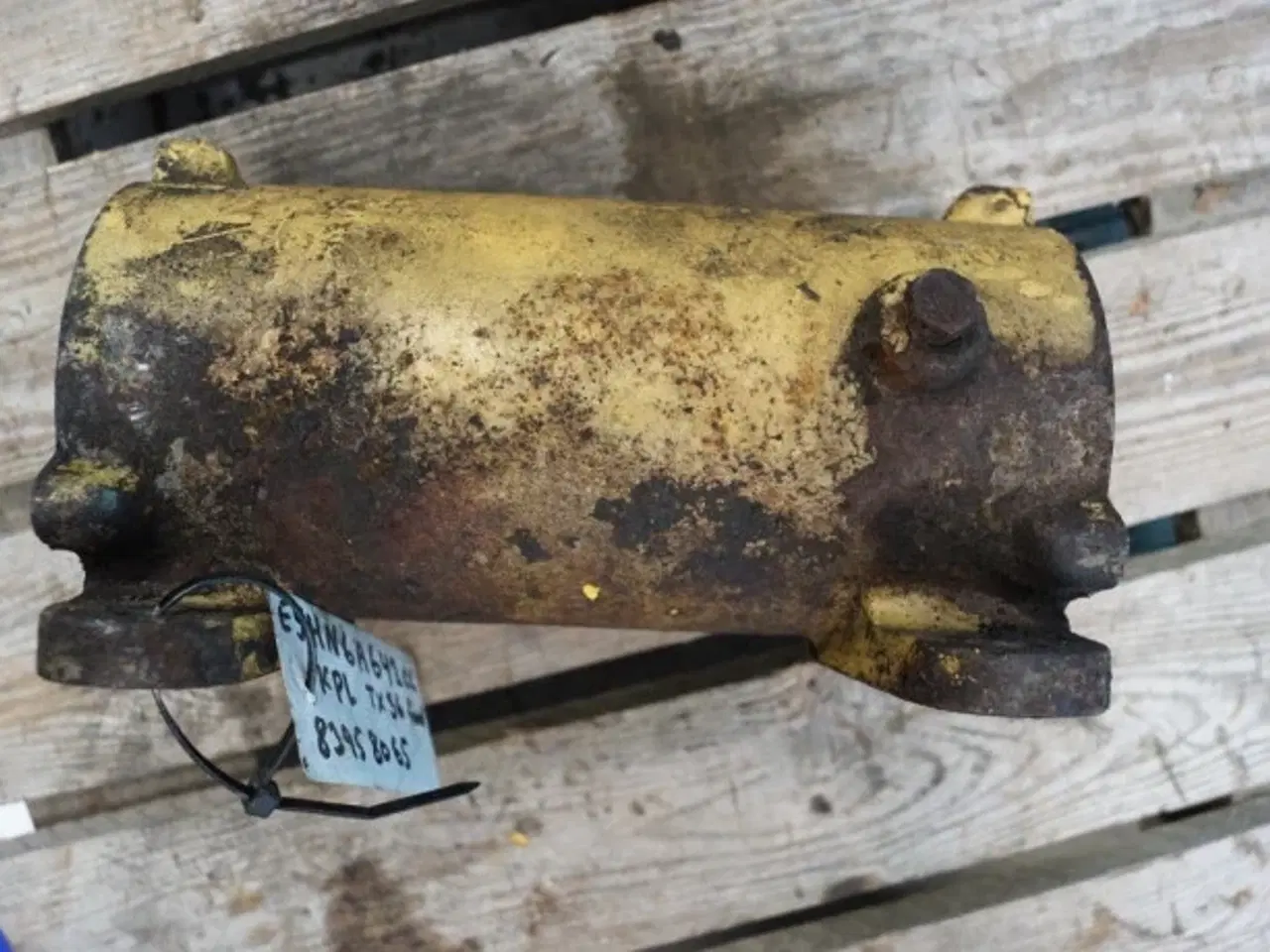 Billede 7 - Ford 675TA Oliekølerhus ESHN6A642CC