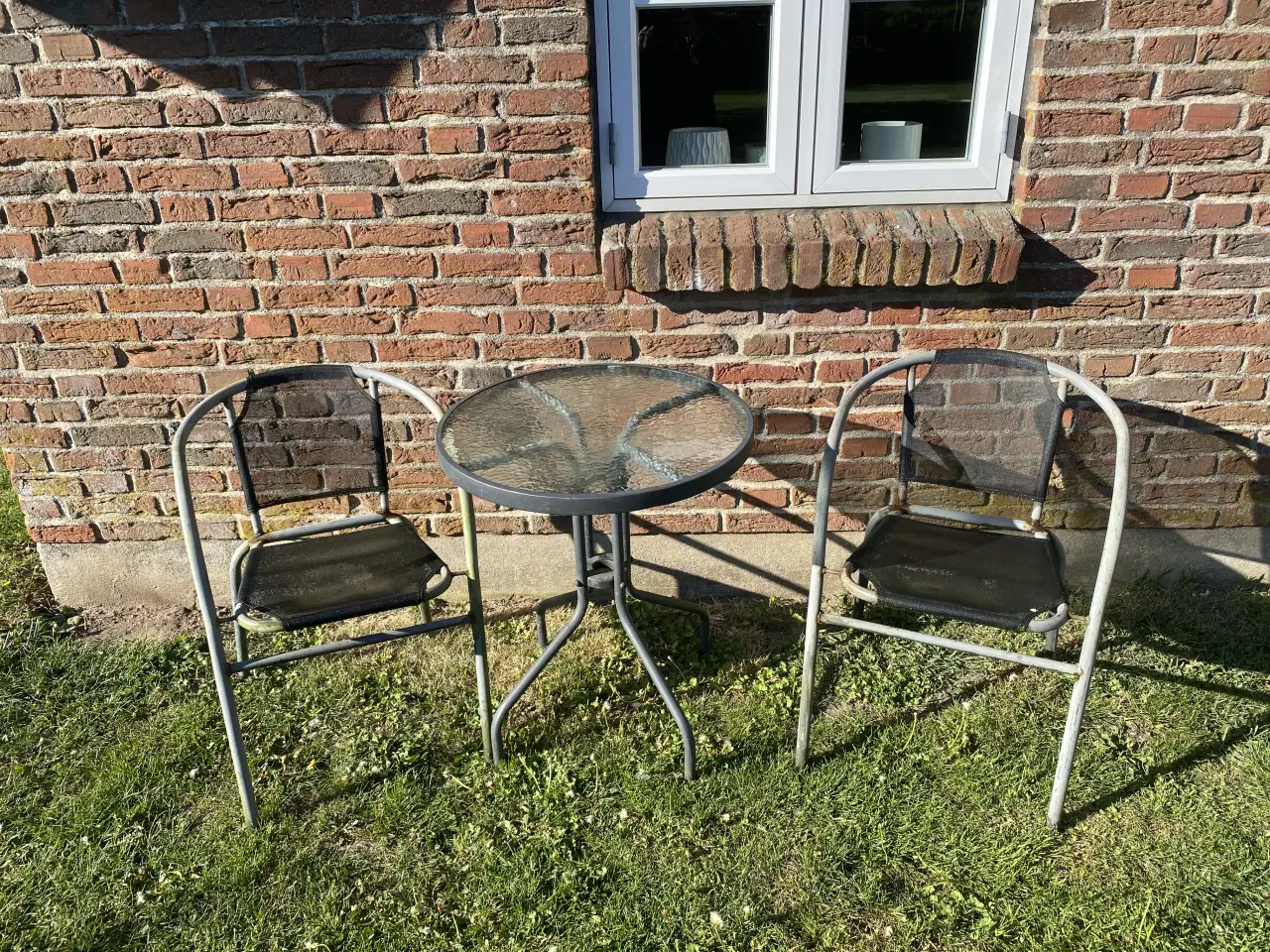 Billede 1 - Lille rundt cafébord med rillet glasplade og metal
