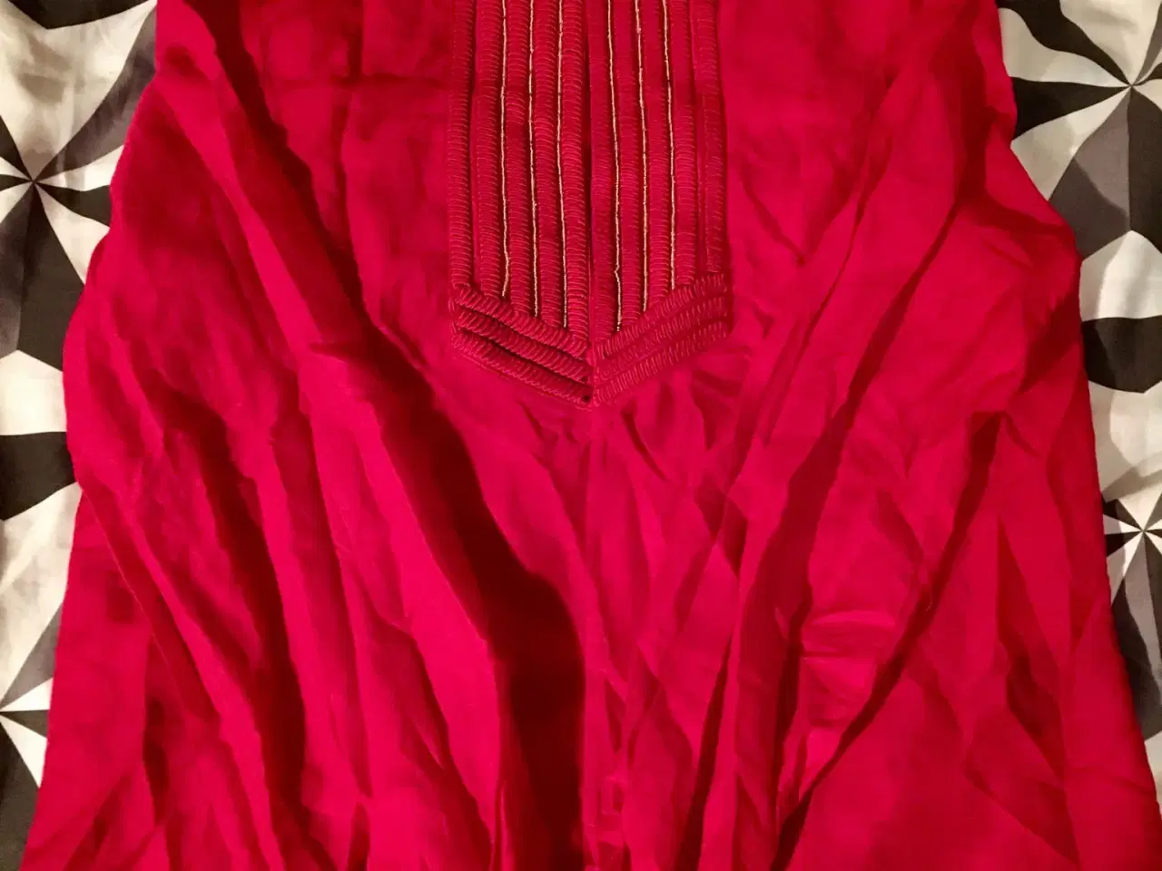Billede 1 - Ubrugt rød bluse til salg
