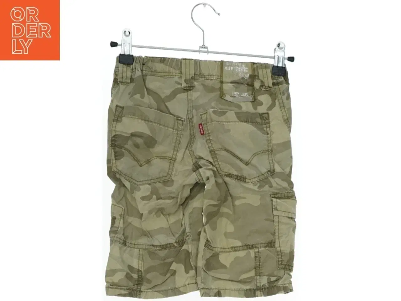 Billede 2 - Camouflage cargo shorts fra Levis (str. 110)