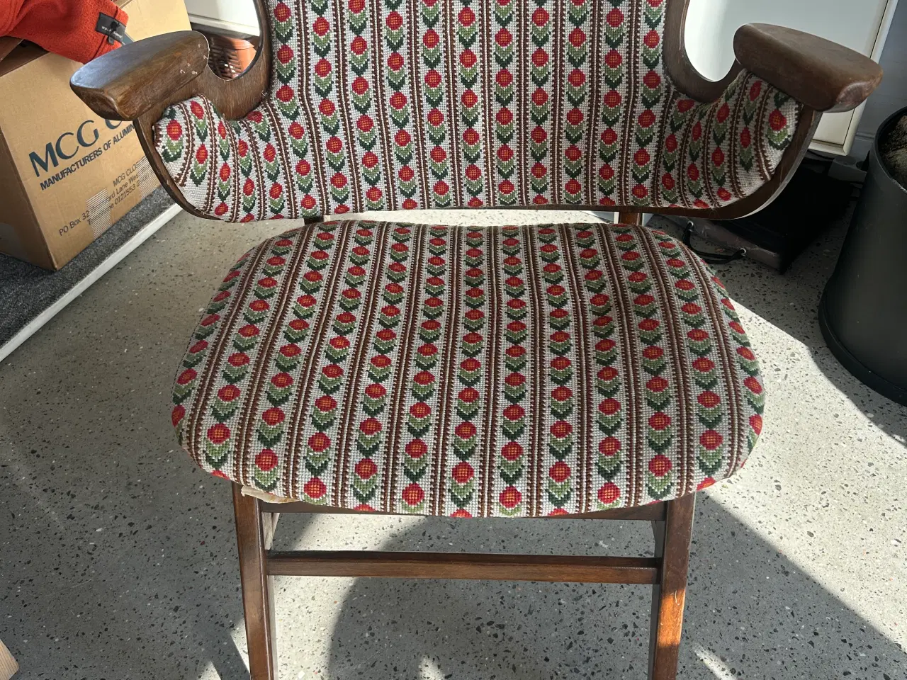 Billede 3 - Stol med brodering