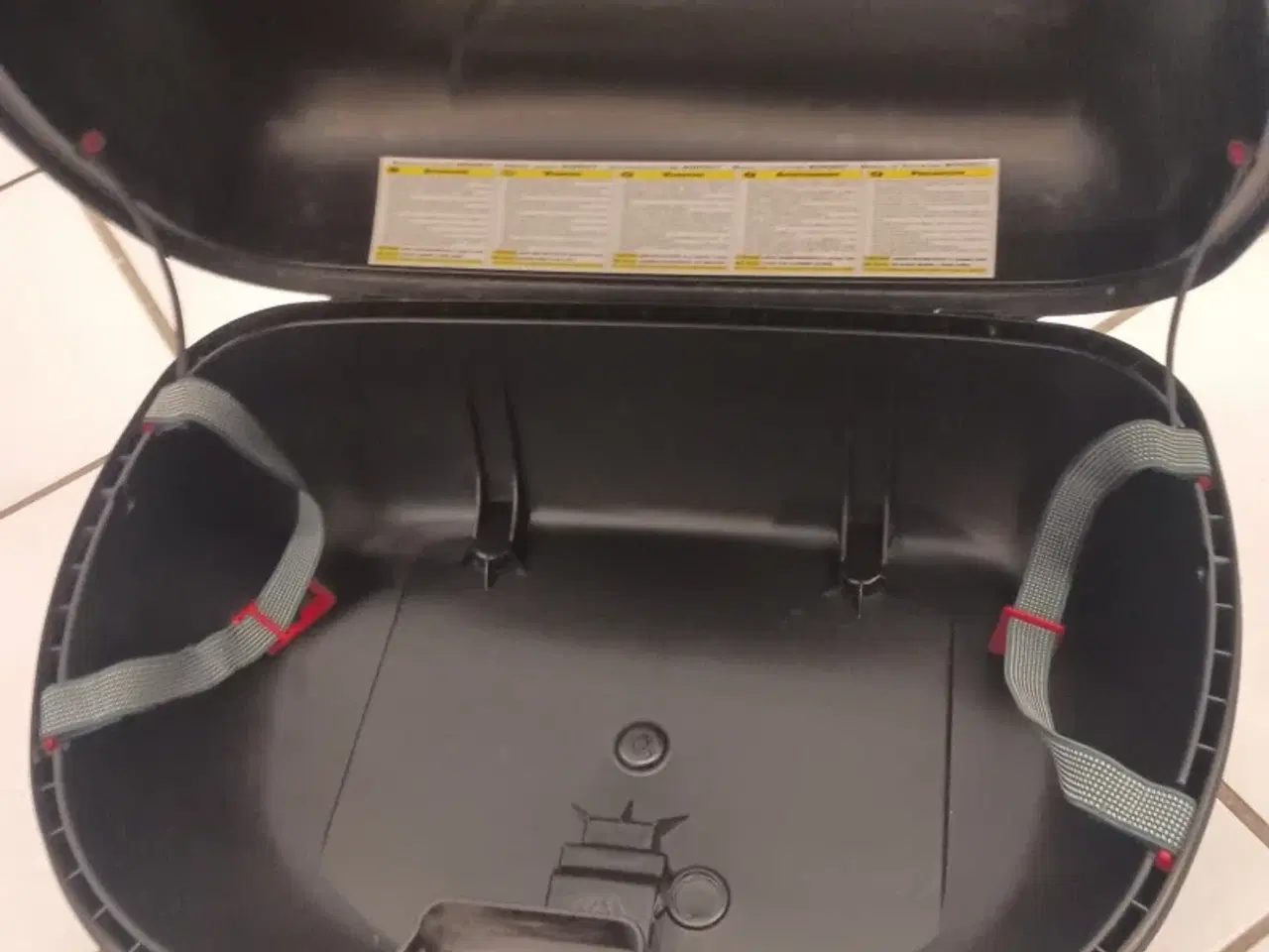 Billede 4 - Givi Keyless sidetaske, med 2 nøgler.