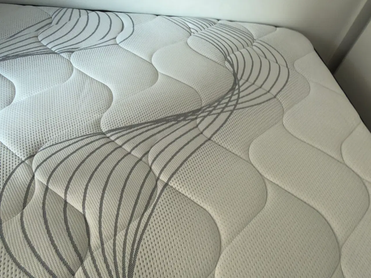 Billede 4 - Spritny halvandenmandsseng 140*200cm 