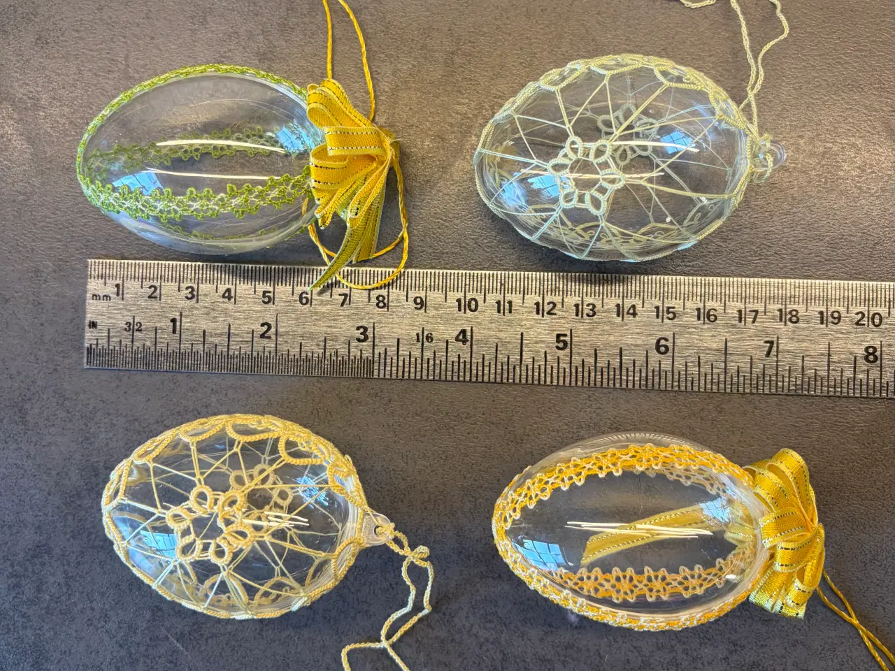 Billede 2 - Hånddekorerede plastæg 7 og 11 cm