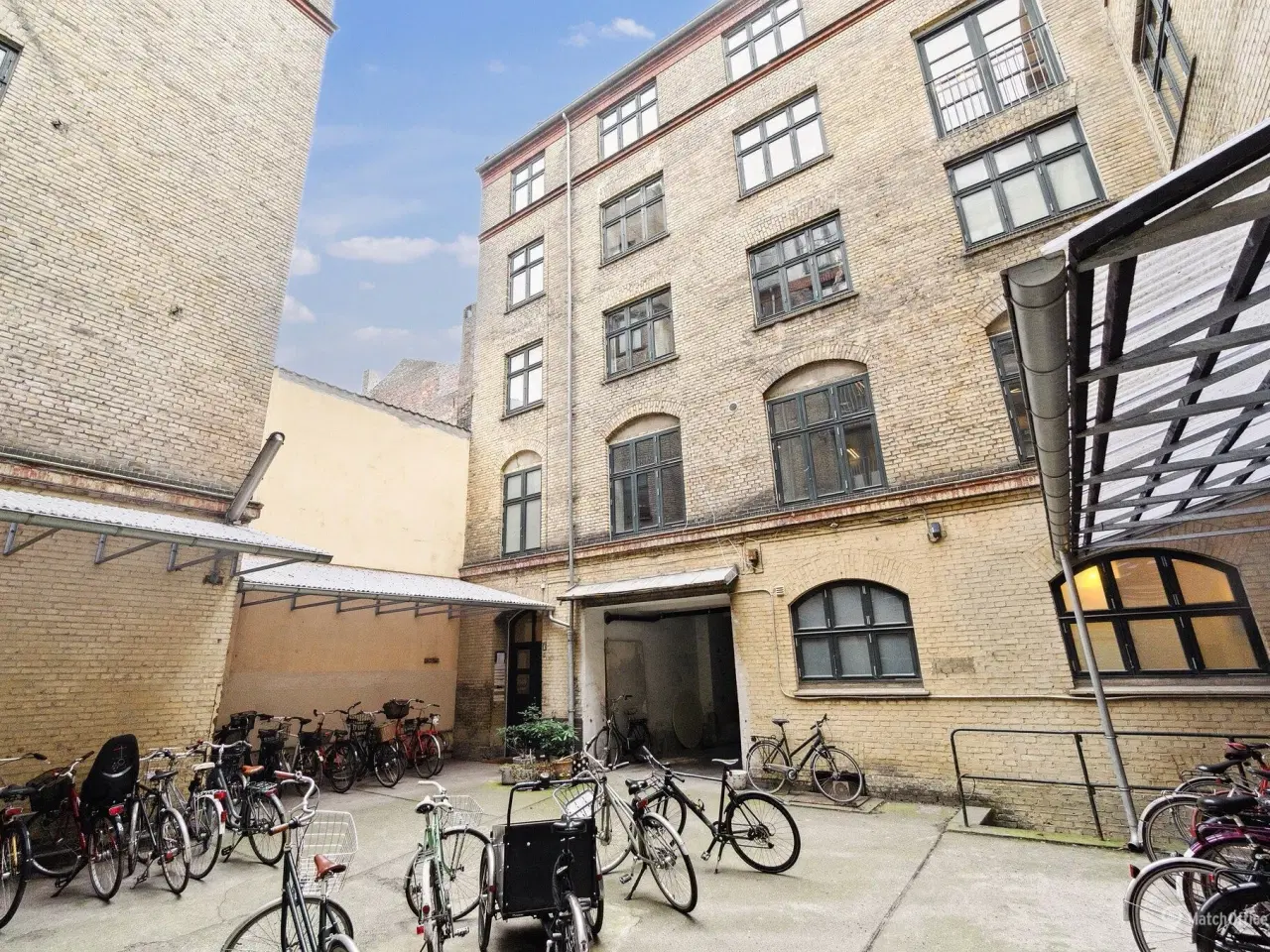 Billede 1 - Pakhus med stor privat tagterrasse og vareelevator