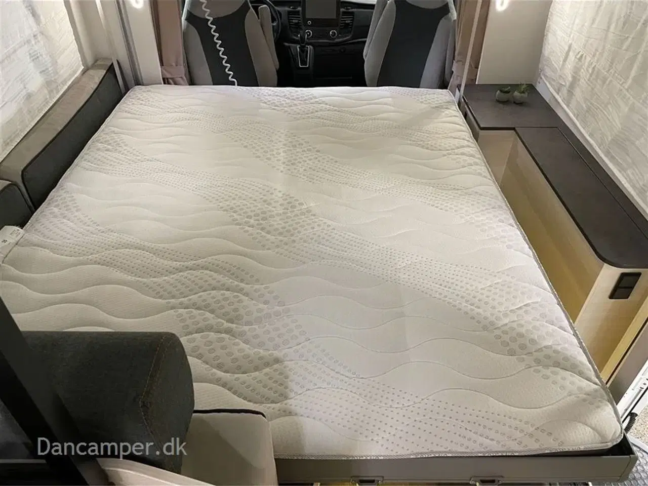 Billede 18 - 2024 - Chausson 660 Titanium ULTIMATE   UNDER KLARGØRING! Chausson 660 Titanium ULTIMATE, Elcykelholder, Lithiumbatterier, Induktionsplade, 3000W inverter