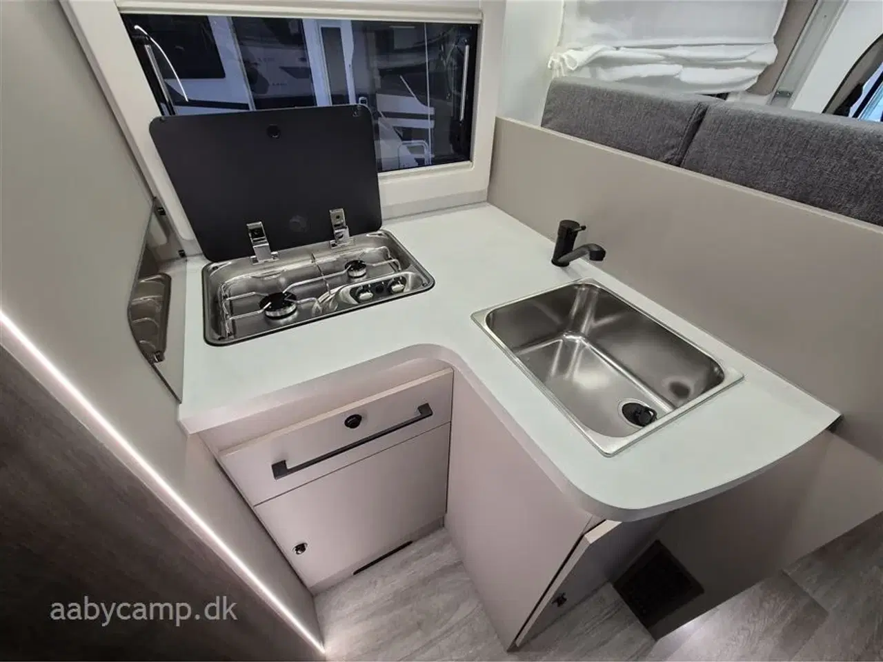 Billede 9 - 2026 - Benimar Tessoro 463   Topudstyret Familie camper