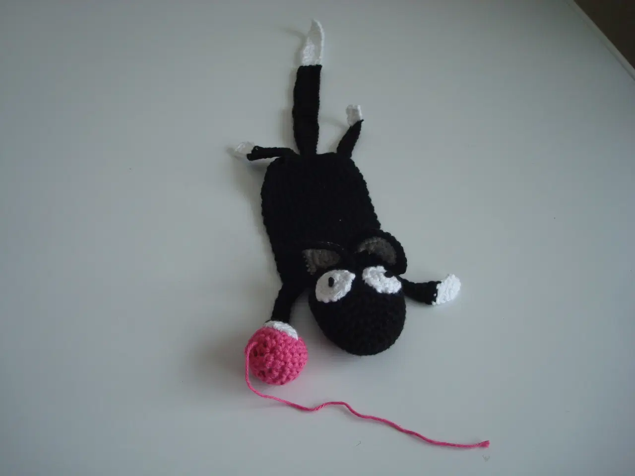 Billede 1 - Bogmærker en kat med garnrulle hæklet 