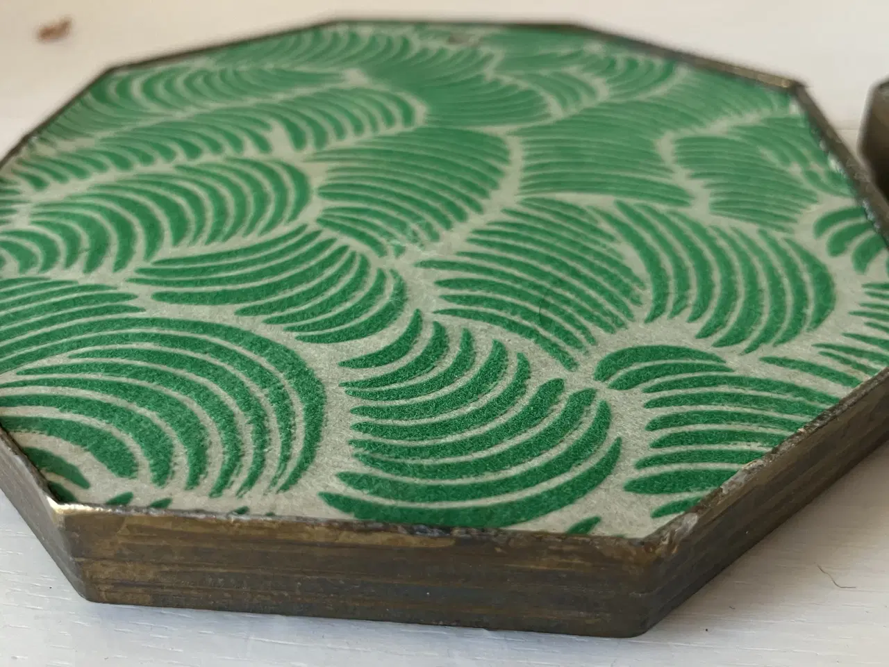 Billede 4 - 2 mindre ældre stof/silketryk i messing rammer