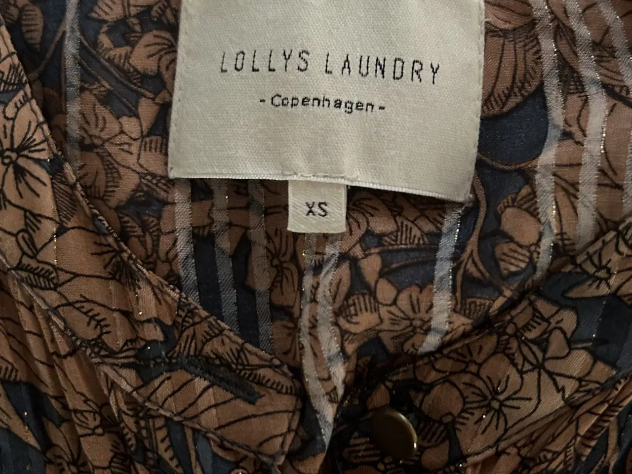 Billede 5 - Skjorte med guldtråde fra Lollys Laundry