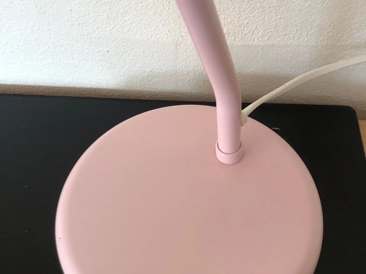 Billede 3 - Fin lyserød skrivebords lampe fra Ikea 
