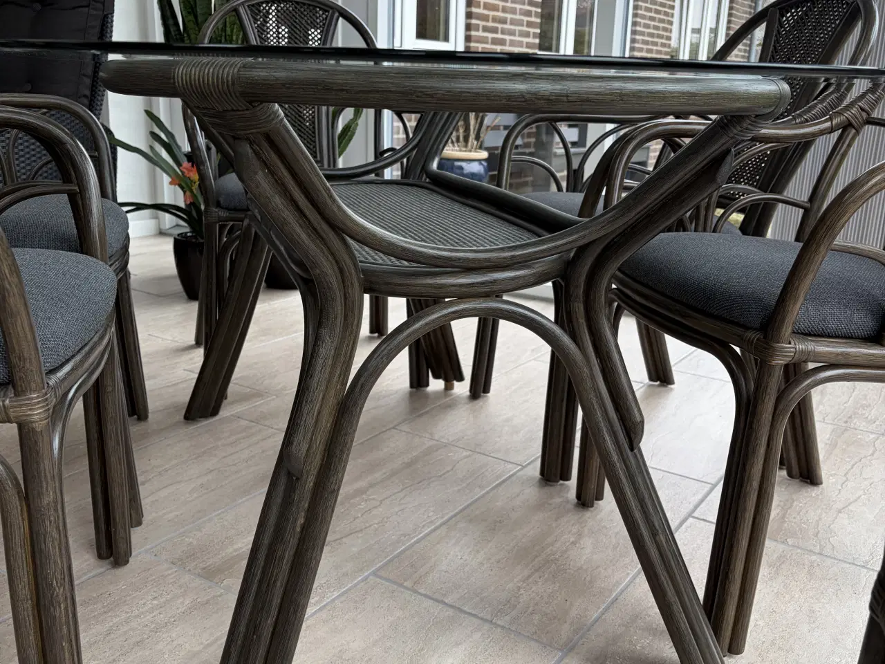 Billede 3 - Spisebord i mørkbejdset bambusflet