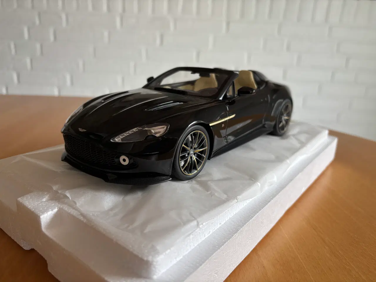 Billede 1 - Aston Martin Vanquish Zagato 1:18