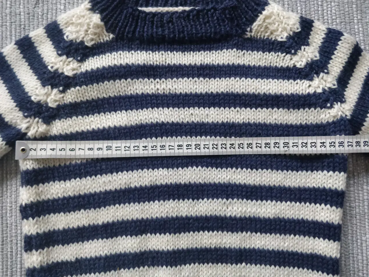 Billede 4 -  håndlavede sweater - ca 5-7 år