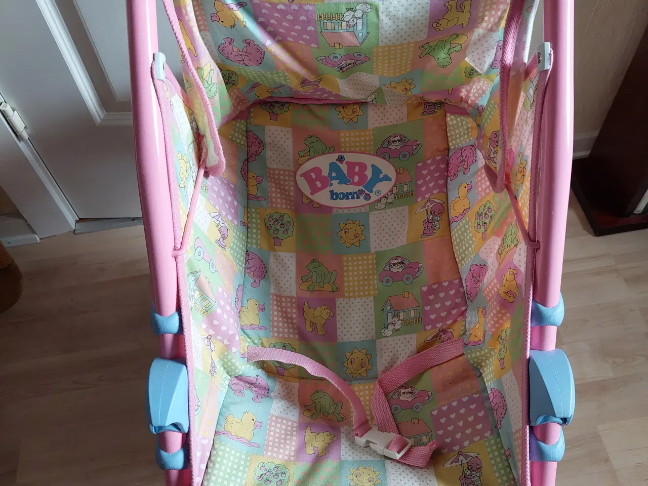 Billede 1 - Fin Dukke Klapvogn Lyserød m Mønster på 
