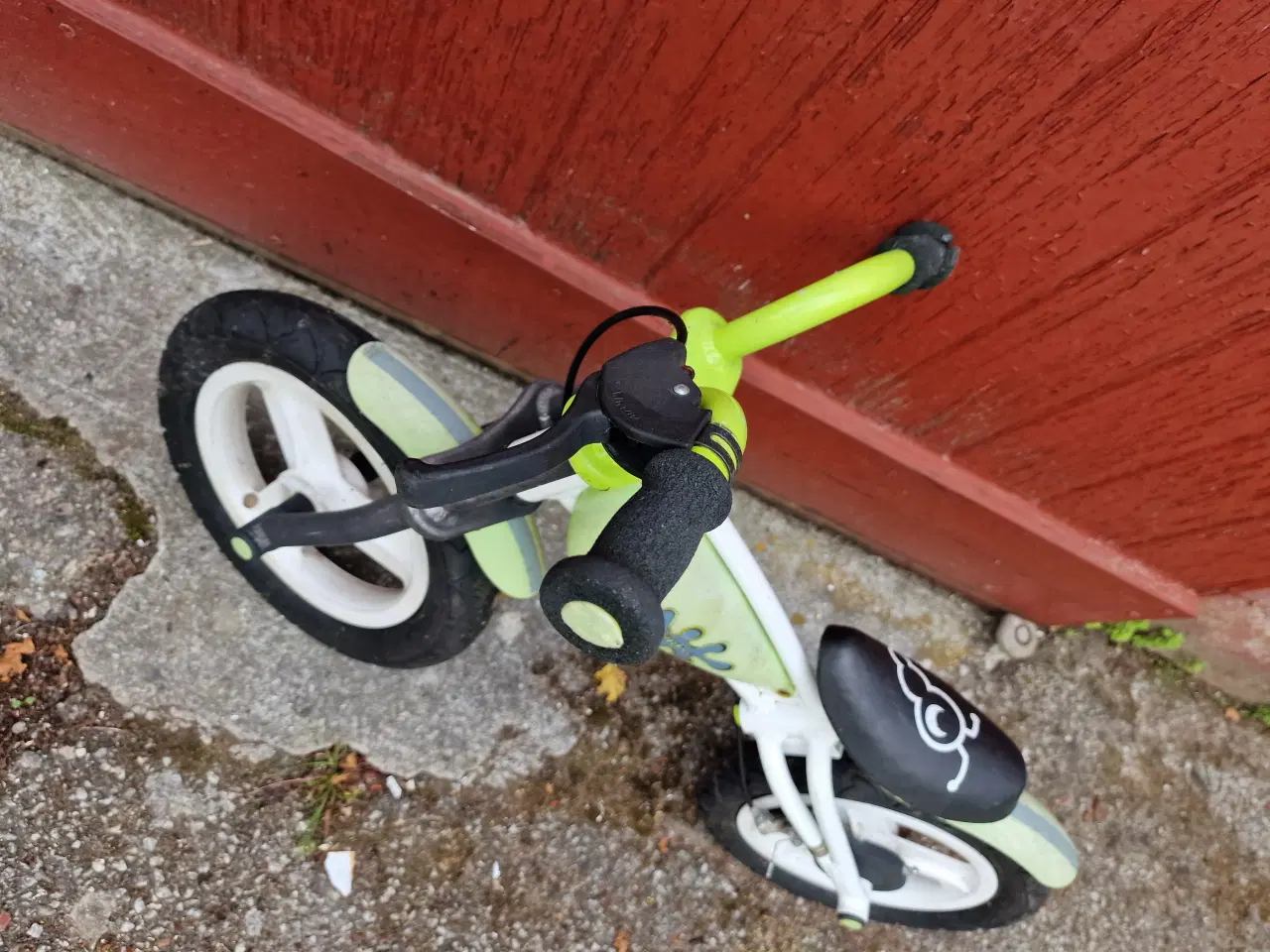 Billede 2 - Løbecykel JD Bug med hjelm