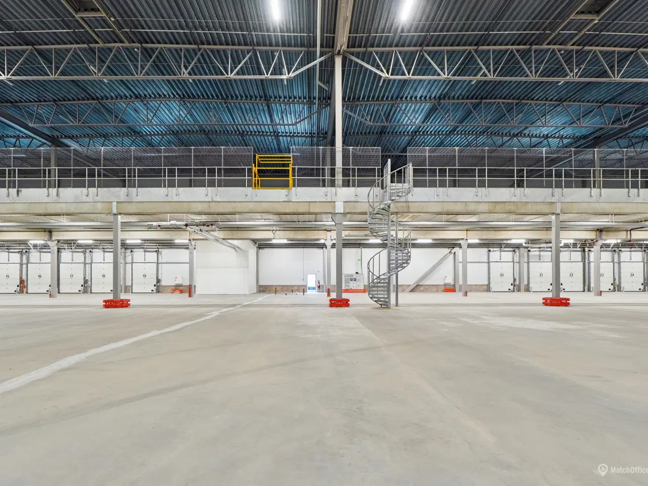 Billede 4 - Rummelige og moderne lagerhaller med højt til loftet og optimal placering