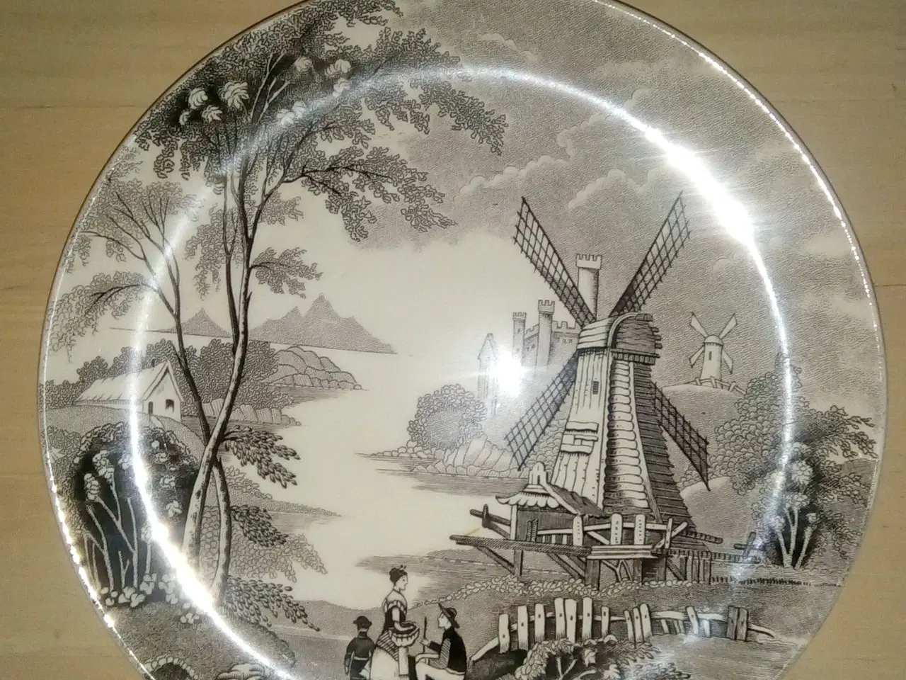 Billede 1 - Tallerken fra Palissy  Ware "Dutch Windmill"