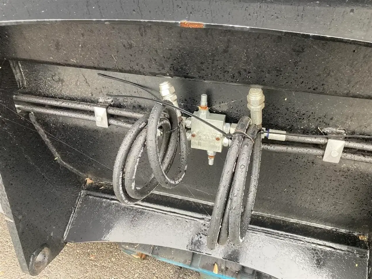 Billede 9 - JST Højtipskovl str.1 280 cm bred monteret med BM Fæste